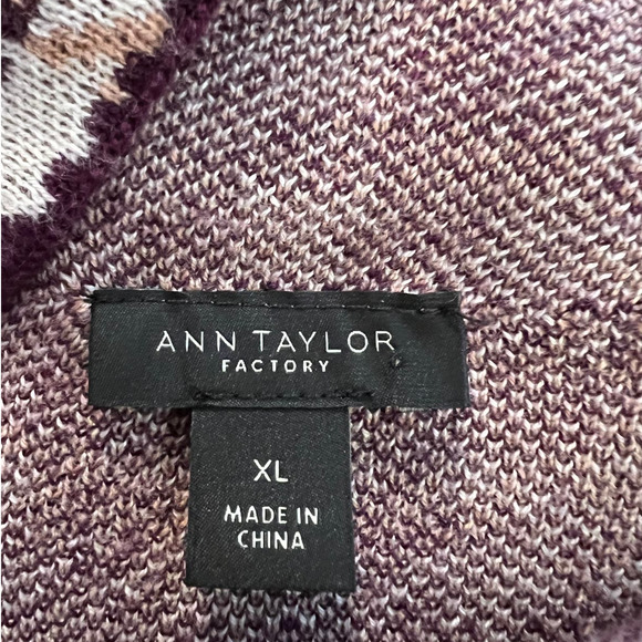 Ann Taylor Factory Pullover Sweater Size XL Purple and Ivory Houndstooth Print - Picture 3 of 5